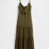 Maxikleid mit Stufendesign und Bindeband vorn Maxikleid mit Stufendesign und Bindeband vorn