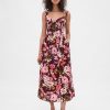 Maxikleid mit tiefer Taille und Nähten