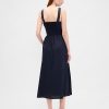 Maxikleid mit tiefer Taille und Nähten