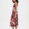 Maxikleid mit tiefer Taille und Nähten