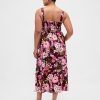Maxikleid mit tiefer Taille und Nähten