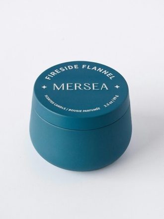 Mersea Fireside Flanell-Spielzeugladen-Dose Kerze Mersea Fireside Flanell-Spielzeugladen-Dose Kerze