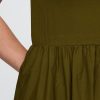 Midikleid aus gemischten Materialien mit Taschentuchsaum