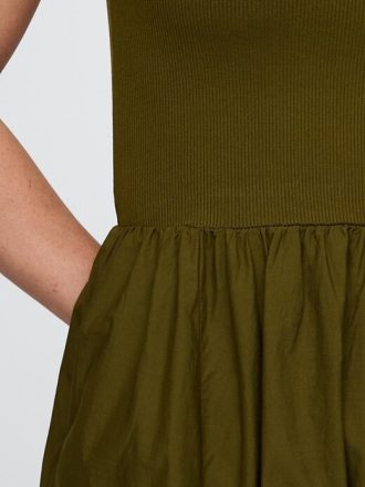 Midikleid aus gemischten Materialien mit Taschentuchsaum
