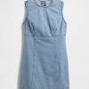 Mini-Etuikleid aus Denim Mini-Etuikleid aus Denim