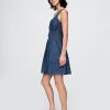Minikleid aus Denim mit gesmokter Taille und Bindeband vorn Minikleid aus Denim mit gesmokter Taille und Bindeband vorn