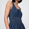 Minikleid aus Denim mit gesmokter Taille und Bindeband vorn Minikleid aus Denim mit gesmokter Taille und Bindeband vorn