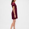 Minikleid aus Satin mit V-Ausschnitt und Spitzenbesatz Minikleid aus Satin mit V-Ausschnitt und Spitzenbesatz