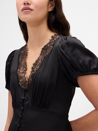 Minikleid aus Satin mit V-Ausschnitt und Spitzenbesatz