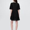 Minikleid mit Flatterärmeln und Ösen