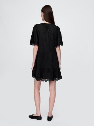 Minikleid mit Flatterärmeln und Ösen