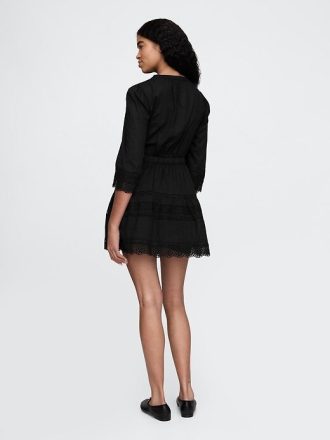 Minikleid mit Spitzenbesatz