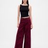 Mittelhohe Baggy-Jeans mit Blumenmuster Mittelhohe Baggy-Jeans mit Blumenmuster