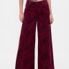 Mittelhohe Baggy-Jeans mit Blumenmuster Mittelhohe Baggy-Jeans mit Blumenmuster