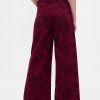 Mittelhohe Baggy-Jeans mit Blumenmuster Mittelhohe Baggy-Jeans mit Blumenmuster