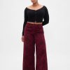 Mittelhohe Baggy-Jeans mit Blumenmuster Mittelhohe Baggy-Jeans mit Blumenmuster