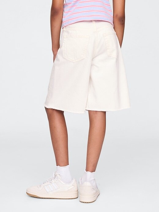 Mittelhohe, lange Jeansshorts für Kinder Mittelhohe, lange Jeansshorts für Kinder