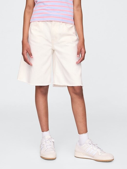 Mittelhohe, lange Jeansshorts für Kinder Mittelhohe, lange Jeansshorts für Kinder
