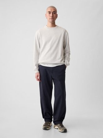 Moderne Khakihosen im Baggy Fit