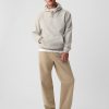 Moderne Khakihosen im Baggy Fit Moderne Khakihosen im Baggy Fit