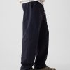 Moderne Khakihosen im Baggy Fit Moderne Khakihosen im Baggy Fit