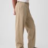 Moderne Khakihosen im Baggy Fit Moderne Khakihosen im Baggy Fit