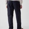 Moderne Khakihosen im Baggy Fit Moderne Khakihosen im Baggy Fit