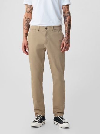 Moderne Khakihosen im Skinny Fit