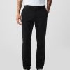 Moderne Khakihosen im Skinny Fit