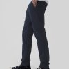 Moderne Khakihosen im Skinny Fit