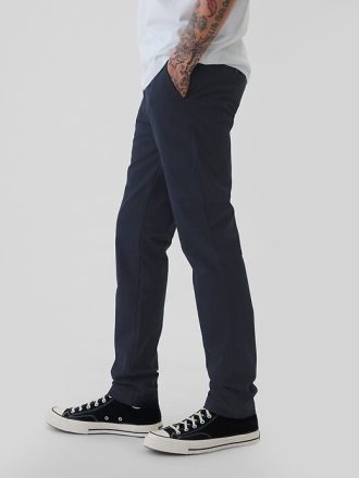 Moderne Khakihosen im Skinny Fit