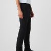 Moderne Khakihosen im Skinny Fit