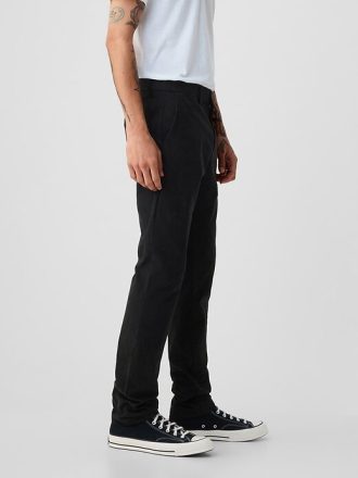 Moderne Khakihosen im Skinny Fit