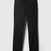 Moderne Khakihosen im Skinny Fit
