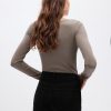 Moderner gerippter Henley-Body