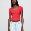 Modernes Crop-T-Shirt mit Flügelärmeln Modernes Crop-T-Shirt mit Flügelärmeln