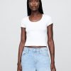 Modernes Crop-T-Shirt mit Flügelärmeln Modernes Crop-T-Shirt mit Flügelärmeln