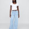 Modernes Crop-T-Shirt mit Flügelärmeln Modernes Crop-T-Shirt mit Flügelärmeln