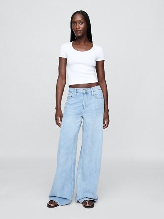 Modernes Crop-T-Shirt mit Flügelärmeln