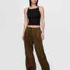 Modernes Crop-Tanktop mit Schürzenkragen Modernes Crop-Tanktop mit Schürzenkragen