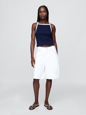 Modernes Crop-Tanktop mit Schürzenkragen