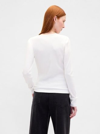 Modernes geripptes Henley-T-Shirt