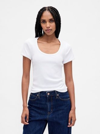 Modernes, geripptes, kurzes T-Shirt mit U-Ausschnitt