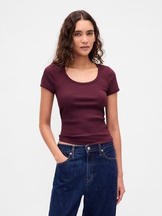 Modernes, geripptes, kurzes T-Shirt mit U-Ausschnitt