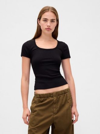 Modernes, geripptes, kurzes T-Shirt mit U-Ausschnitt