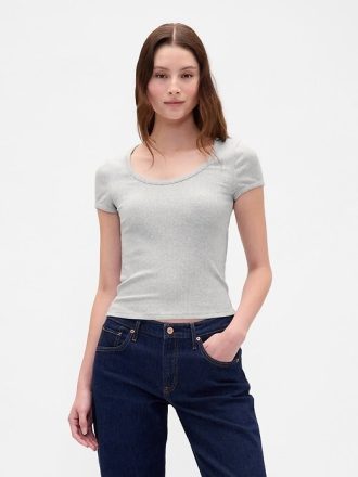Modernes, geripptes, kurzes T-Shirt mit U-Ausschnitt