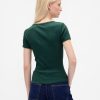 Modernes, geripptes, kurzes T-Shirt mit U-Ausschnitt Modernes, geripptes, kurzes T-Shirt mit U-Ausschnitt