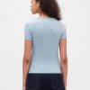 Modernes, geripptes, kurzes T-Shirt mit U-Ausschnitt Modernes, geripptes, kurzes T-Shirt mit U-Ausschnitt