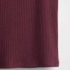 Modernes, geripptes, kurzes T-Shirt mit U-Ausschnitt Modernes, geripptes, kurzes T-Shirt mit U-Ausschnitt