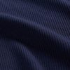 Modernes, geripptes, kurzes T-Shirt mit U-Ausschnitt Modernes, geripptes, kurzes T-Shirt mit U-Ausschnitt